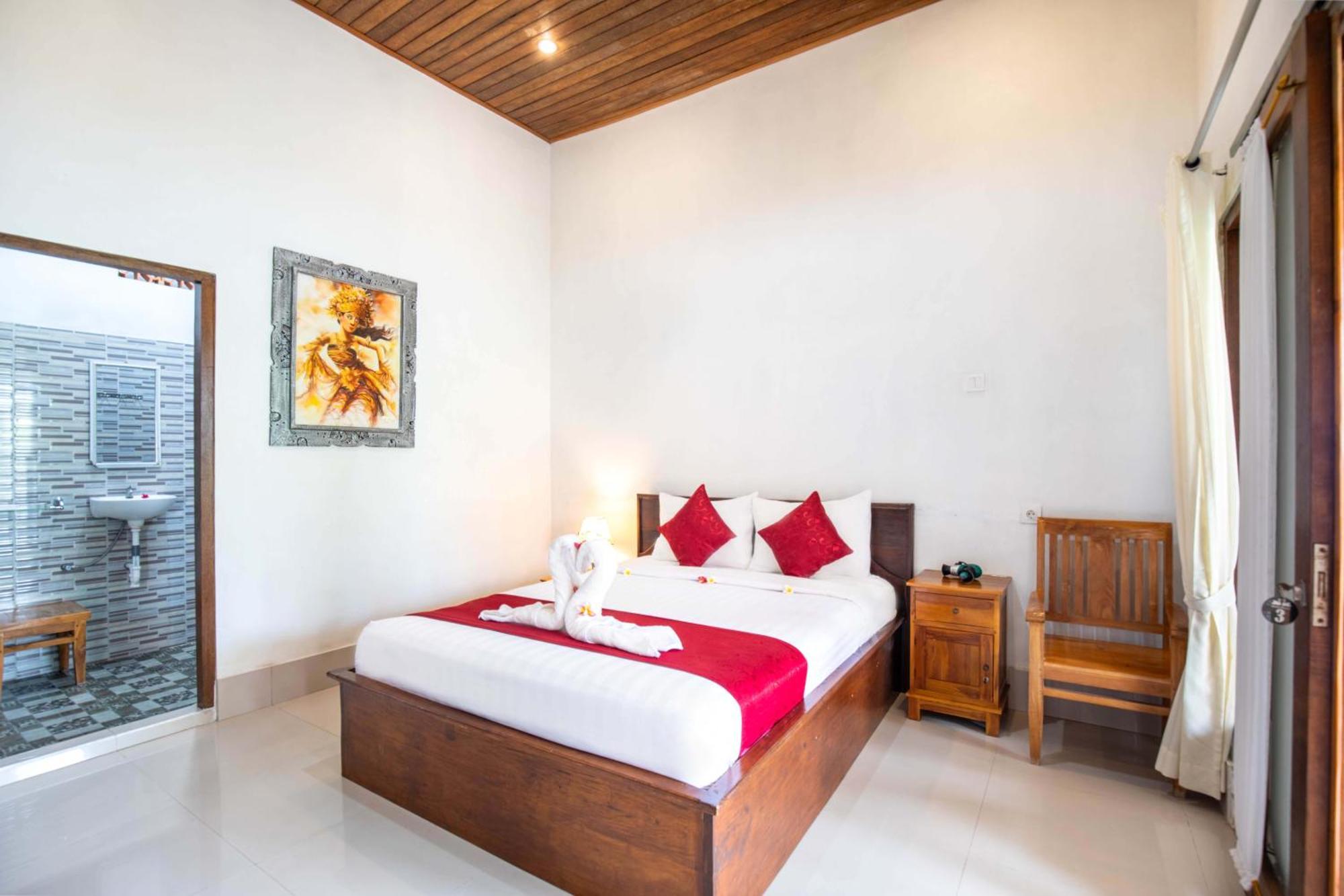 Swan Beach Inn Batununggul Buitenkant foto