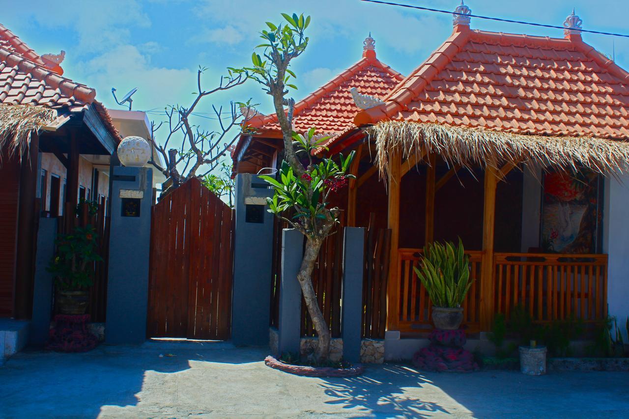 Swan Beach Inn Batununggul Buitenkant foto