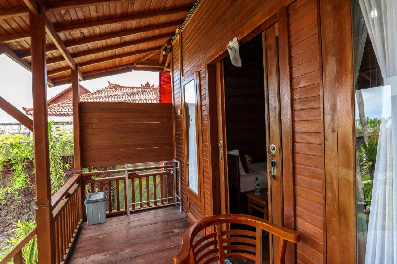 Swan Beach Inn Batununggul Buitenkant foto